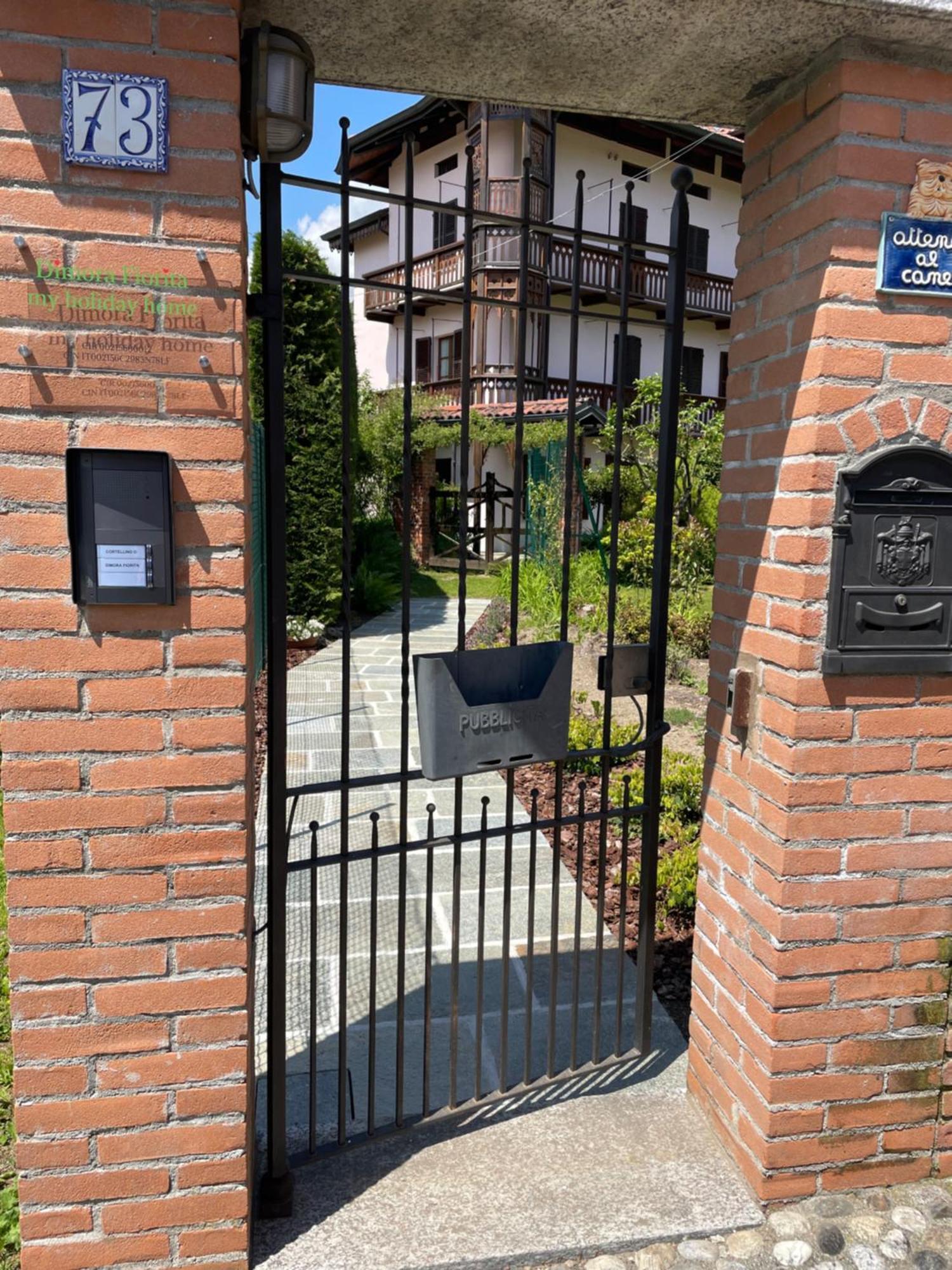 Dimora Fiorita Junior My Holiday Home Varallo Esterno foto